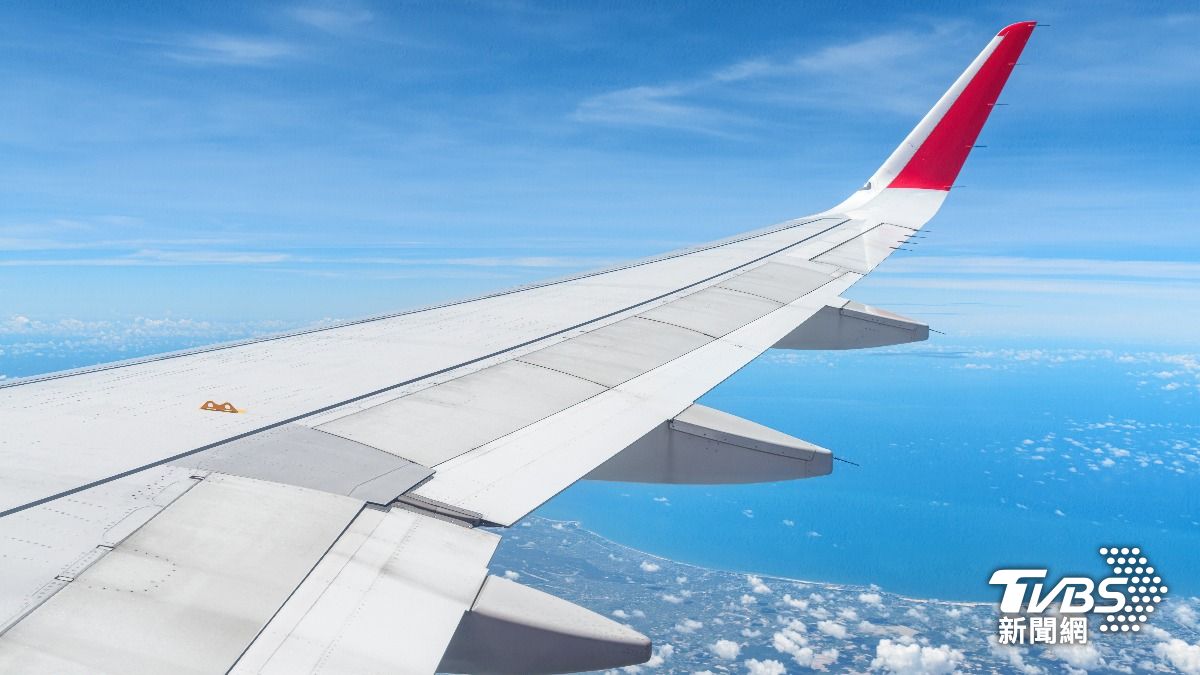 飛行過程中的各種小插曲卻可能讓人略感焦躁，或考驗著旅客的耐性。（示意圖／達志影像shutterstock）