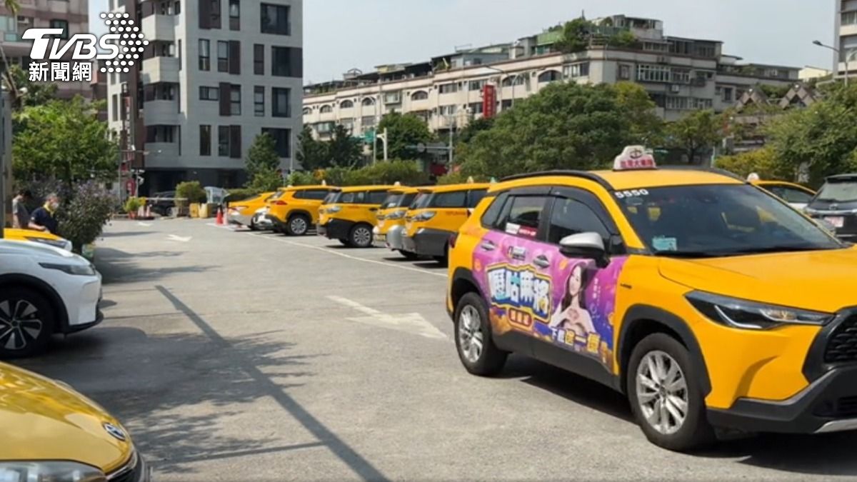怎拍到我？女搭計程車見運將自拍　驚見「自己也入鏡」