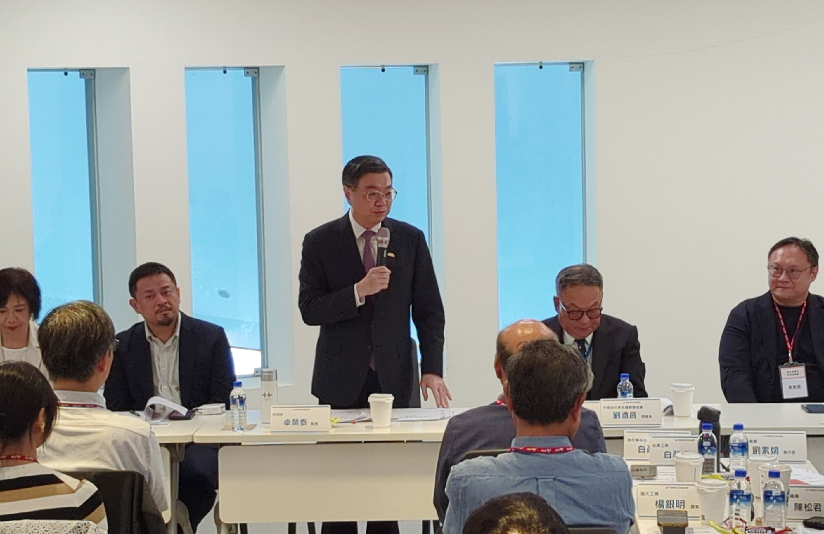 卓榮泰台中座談自行車業者　盼助數位綠能轉型