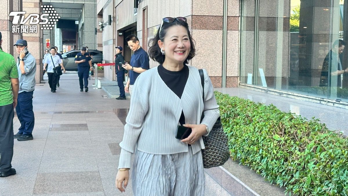 吳思瑤6日下午赴民進黨中央黨部，與賴清德進行座談。（圖／潘袁詩羽攝）