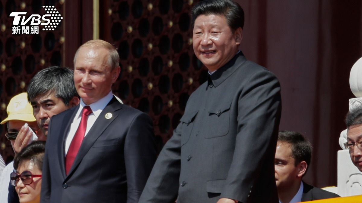 中共93閱兵時兩人同框，中國國家主席習近平（右）、俄羅斯總統普欽（左）。（圖／達志影像美聯社）
