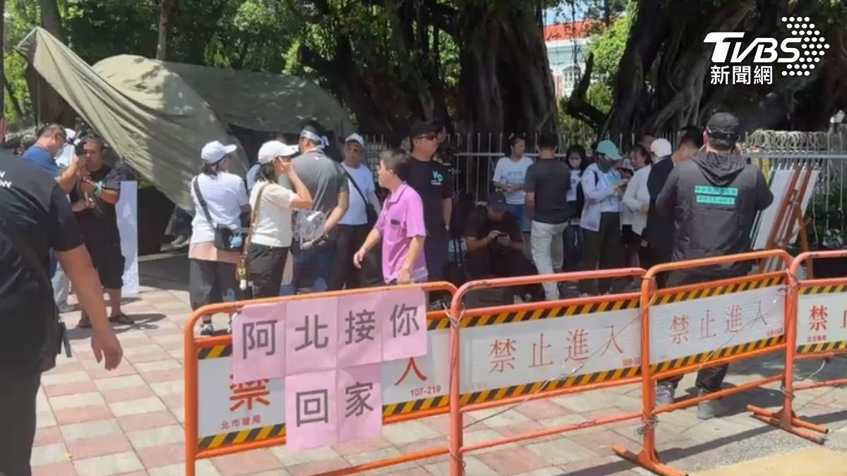 接柯文哲！　小草北院集結　館長：民進黨死定了