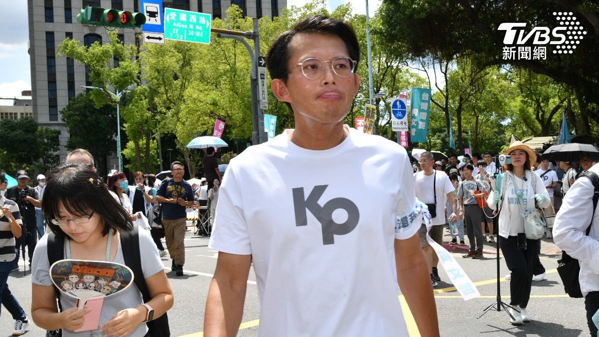 黃國昌赴北院準備接柯文哲交保。(圖／胡瑞麒攝)