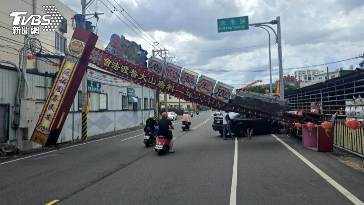 外籍男闖禍！疲勞駕駛撞垮「18年一次」彰化鹿港中元牌樓