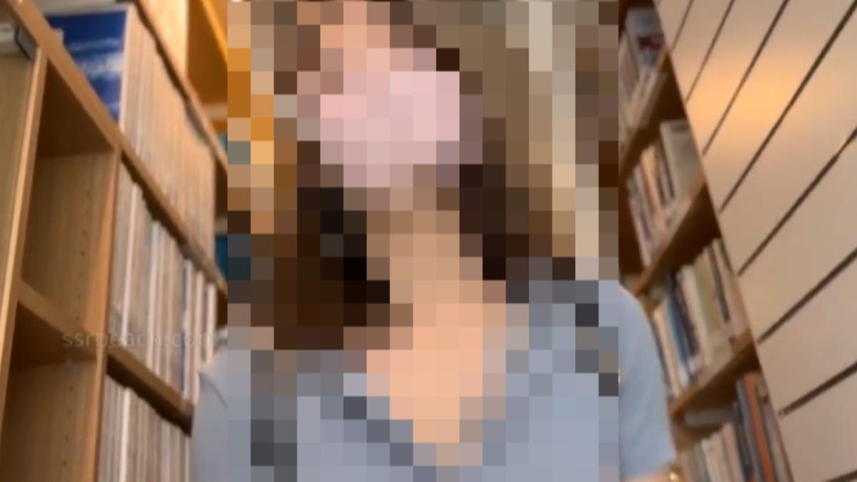高雄總圖淪色情片場！女網黃「踩馬桶激戰」還開營利　警方出手了