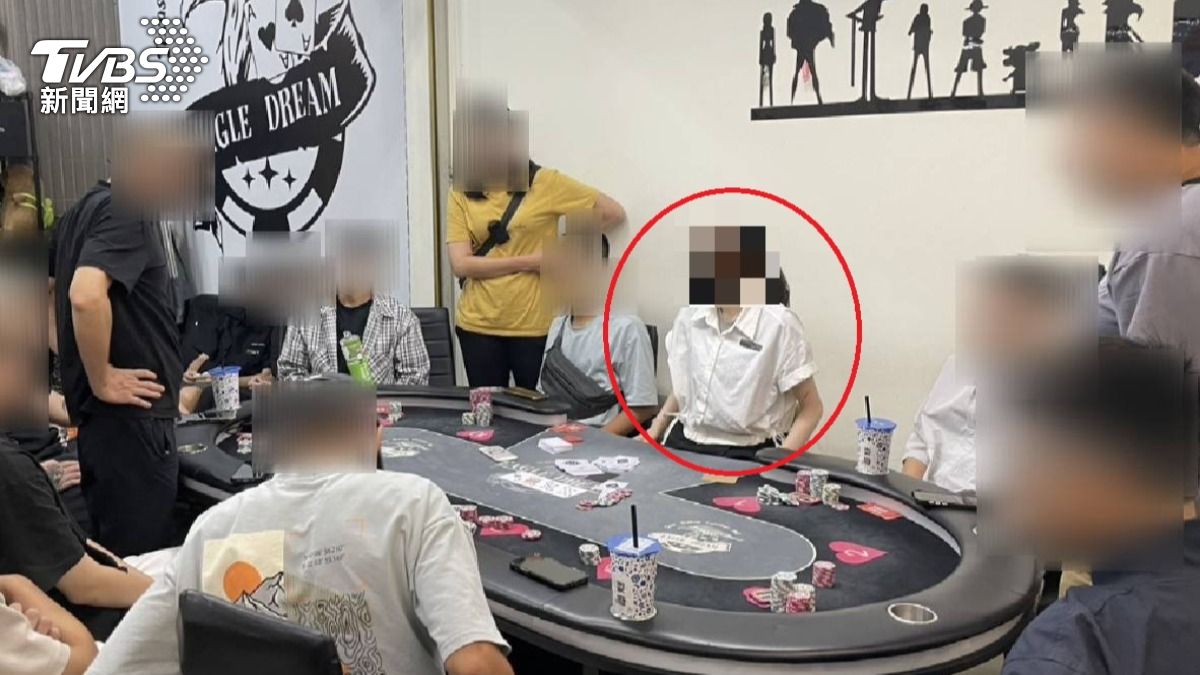 美女荷官發牌ing！台中警抄賭逮16人　賭客：這局怎算　