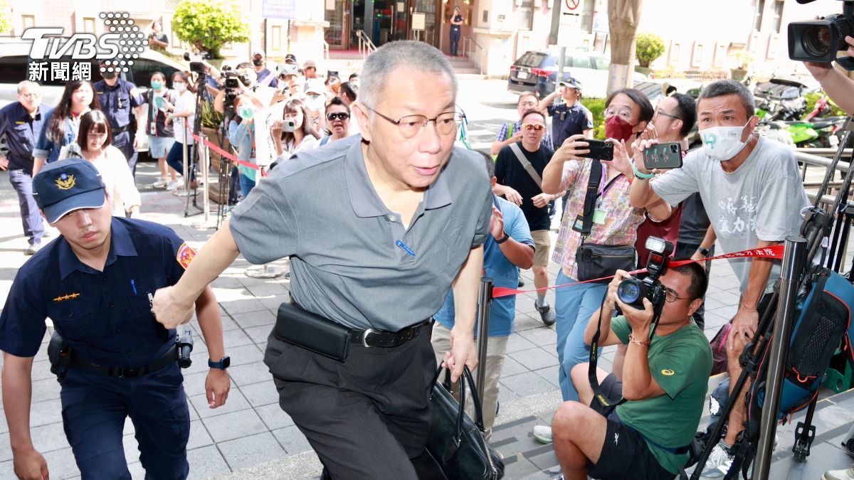 Ko Wen-je probe resumes day after massive bail posted