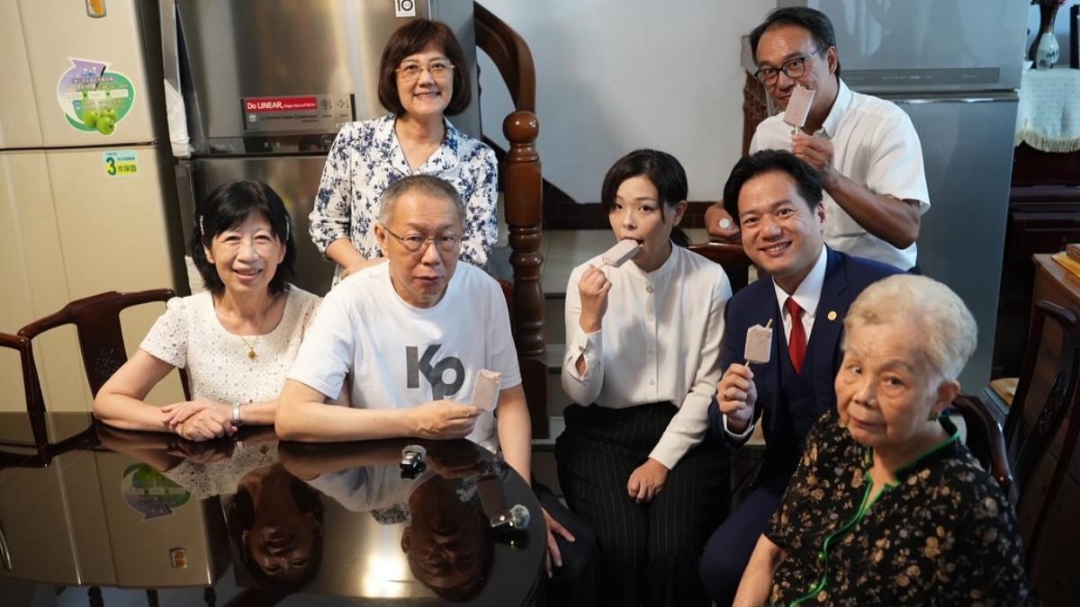 柯文哲返老家嗑冰棒！網見「家中1亮點」全歪樓：有老人家都懂