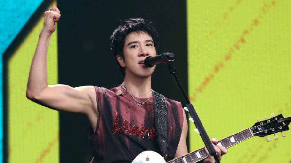 曾替張惠妹寫歌！王力宏等21年首唱神曲　突低頭糗喊：拉鍊沒拉