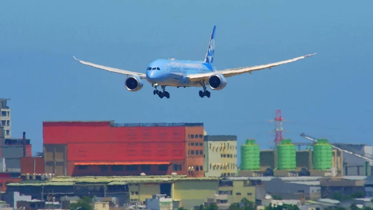 阿提哈德航空今首航台灣！彩繪機抵達了　1類旅客免費住兩晚