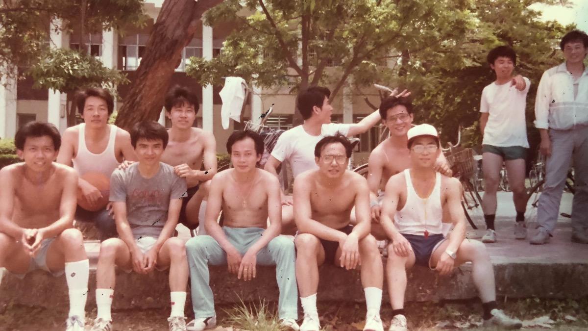 總統賴清德（後排左1）曾是籃球隊前鋒。（圖／賴清德競總提供）