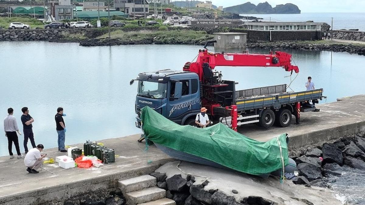 陸男乘橡皮艇「460公里偷渡」濟州島　上岸秒遭逮：我來賺錢
