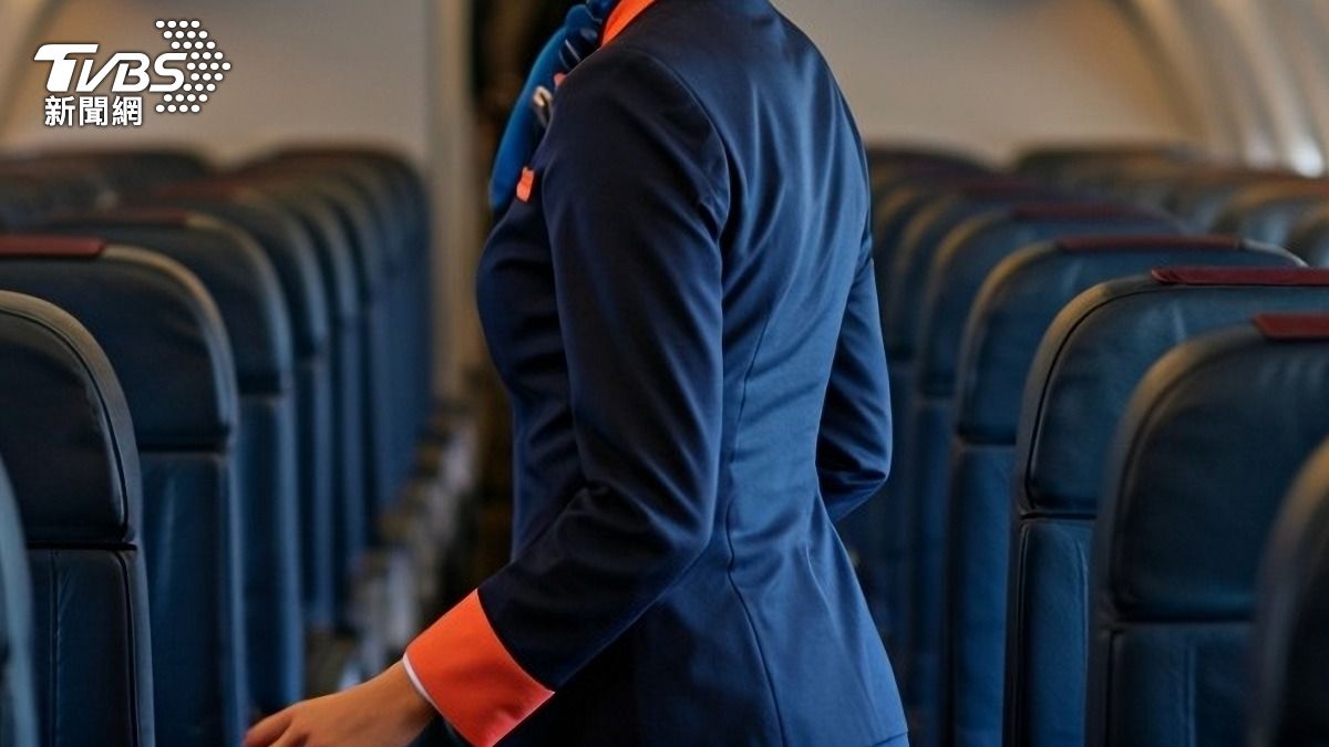 搭飛機時有許多禮儀是乘客需要注意的，不過仍有不少人會在有意或無意間冒犯到空服人員。（示意圖／達志影像shutterstock）