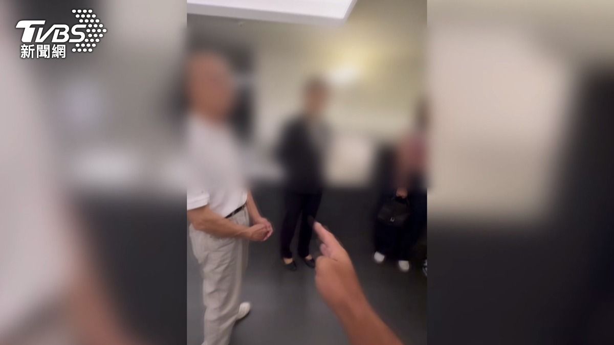 震驚！男員工闖女更衣室拿20萬名牌包　被抓竟稱是「好奇」