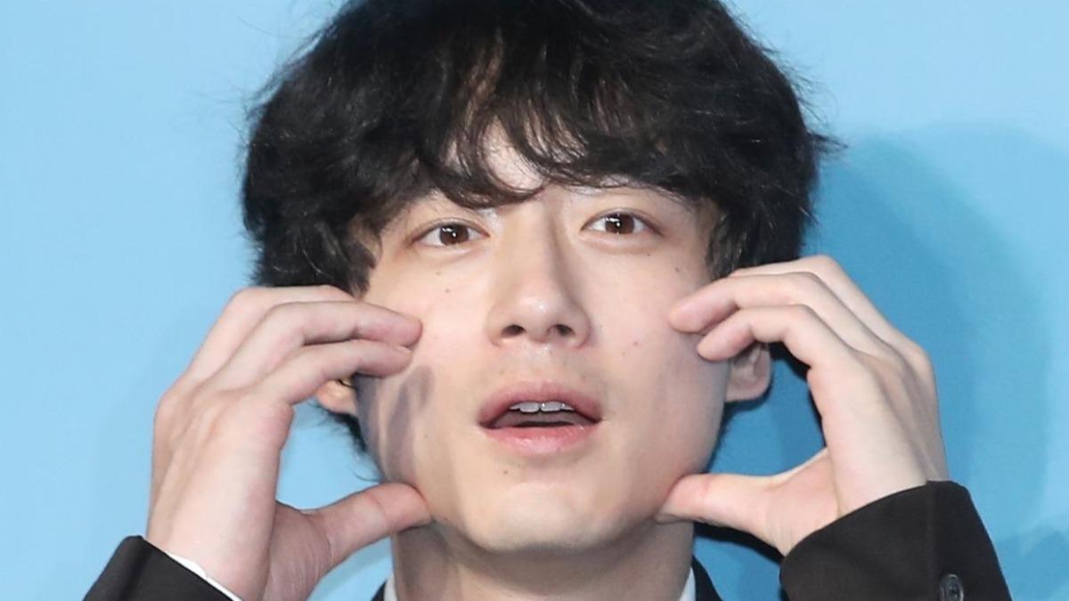 坂口健太郎今天爆出「禁斷三角戀」。（圖／news1提供）