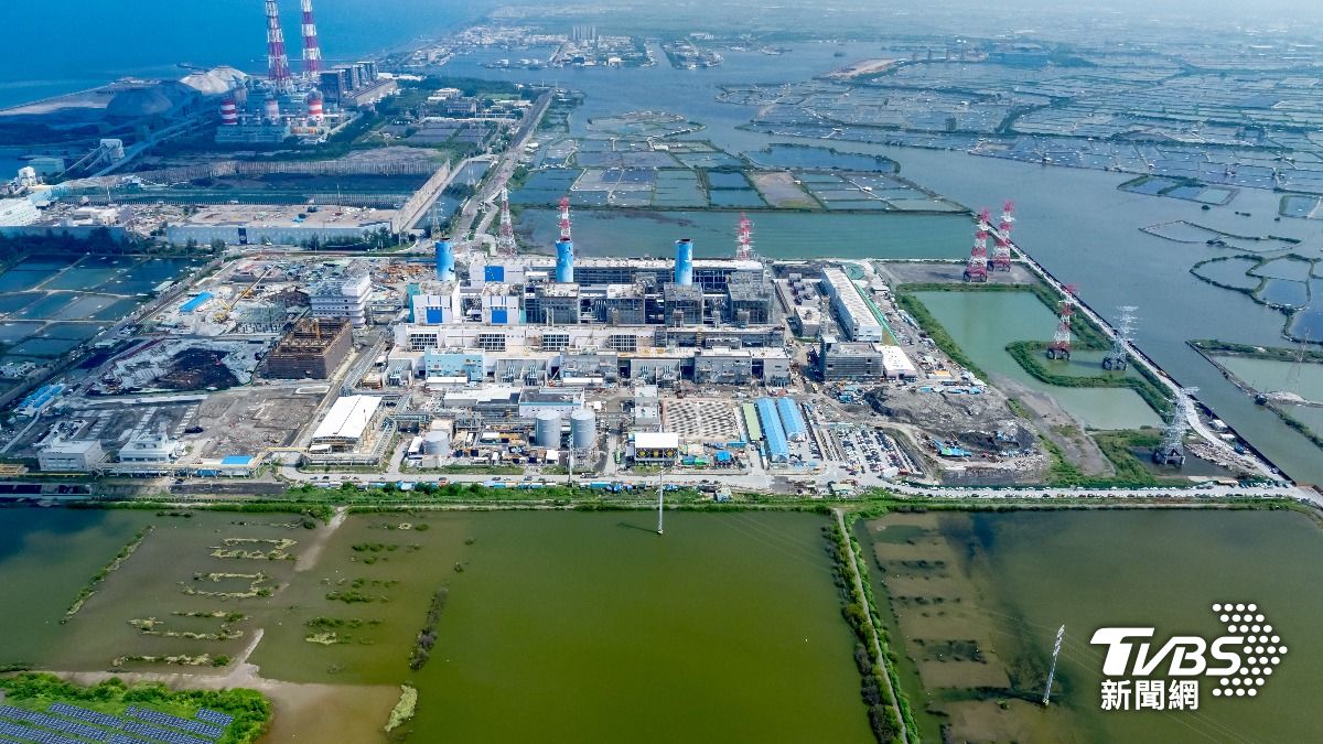 興達電廠爆炸最新空拍照曝 6里長包圍林欽榮怒嗆聲