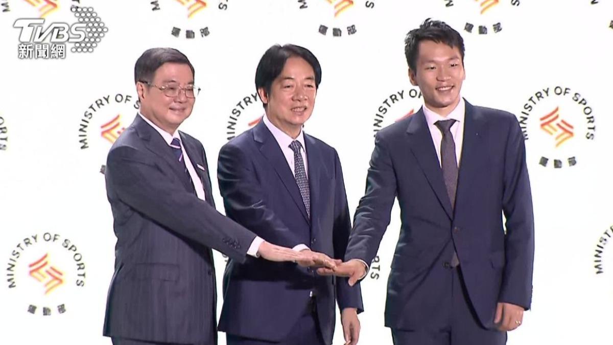 運動部首任部長由年僅30歲的「奧運羽球金牌」得主李洋出任。（圖／TVBS）