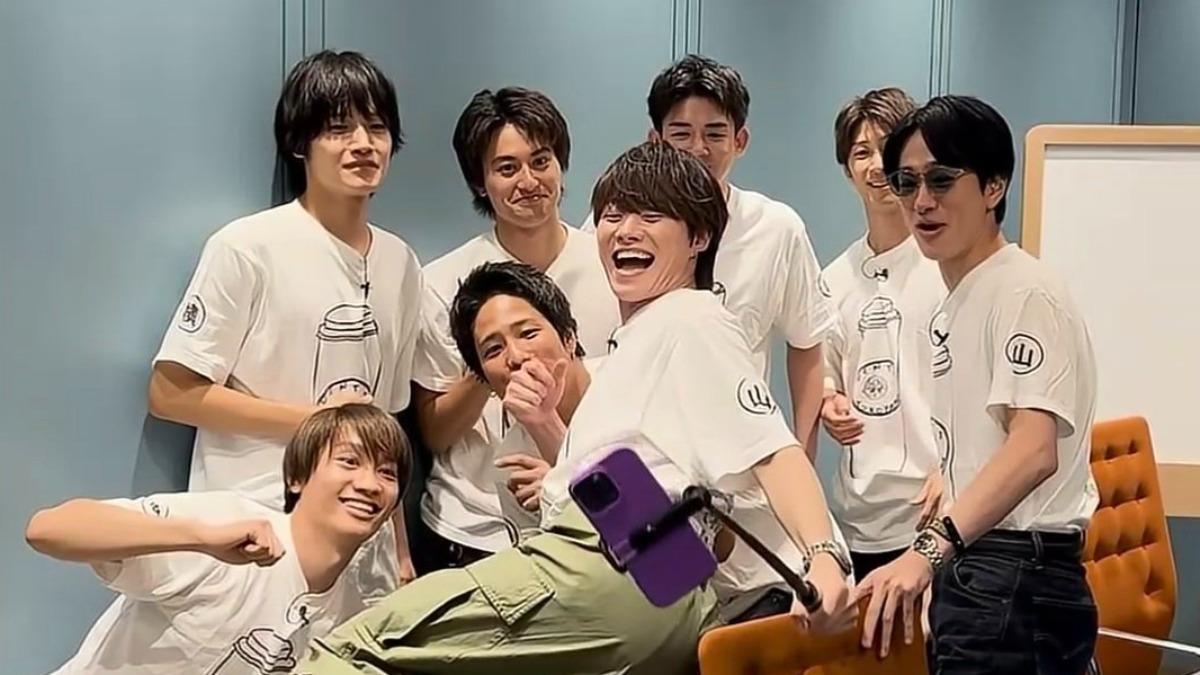 以橫山裕（戴墨鏡）為首的「橫山會」今天舉辦活動。（圖／翻攝自推特）