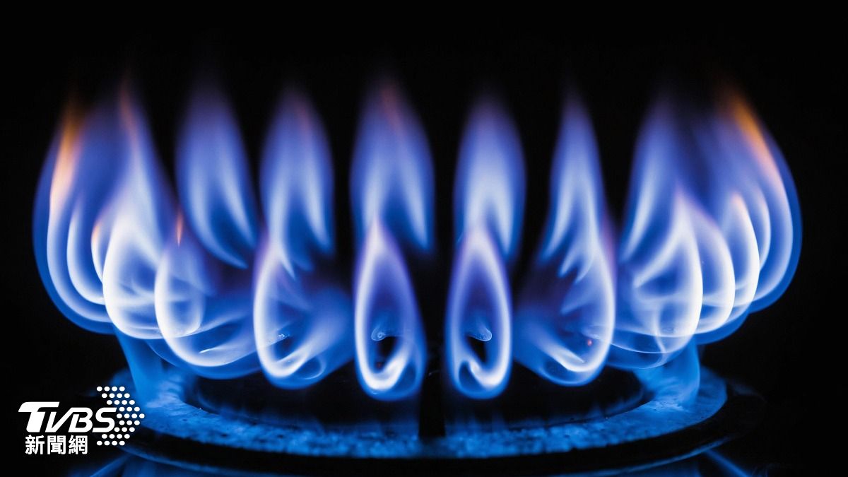 中國杭州一家三口以瓦斯爐烤肉，期間全家人突然身體不適而趕往急診，經檢查發現為一氧化炭中毒。　（示意圖／達志影像Shutterstock）