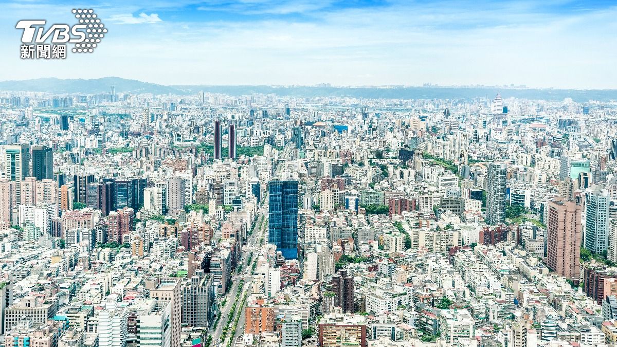 自限貸令以來，房仲業家數展店速度趨緩，今年8月首度下滑。（示意圖／shutterstock達志影像）