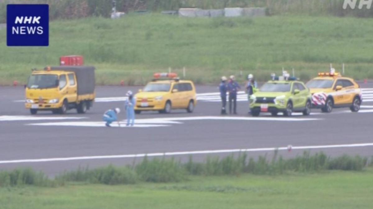 羽田機場A跑道部分瀝青路面剝落。（圖／翻攝NHK）