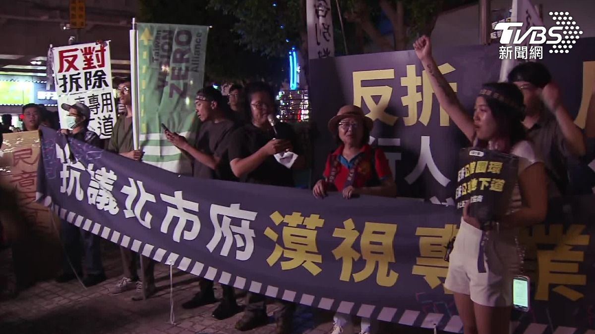 公館圓環拆除倒數！居民夜聚抗議　65天交通黑暗期