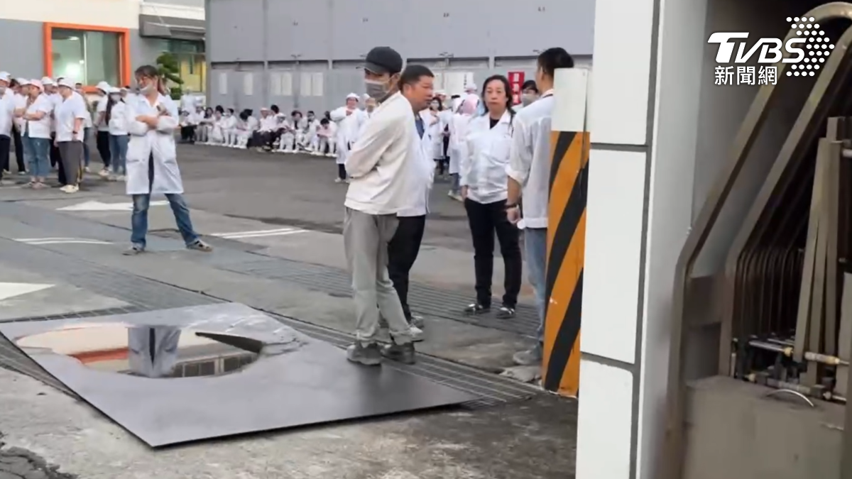 高雄科技公司火警！地下室濃煙狂飄　場內人員急疏散