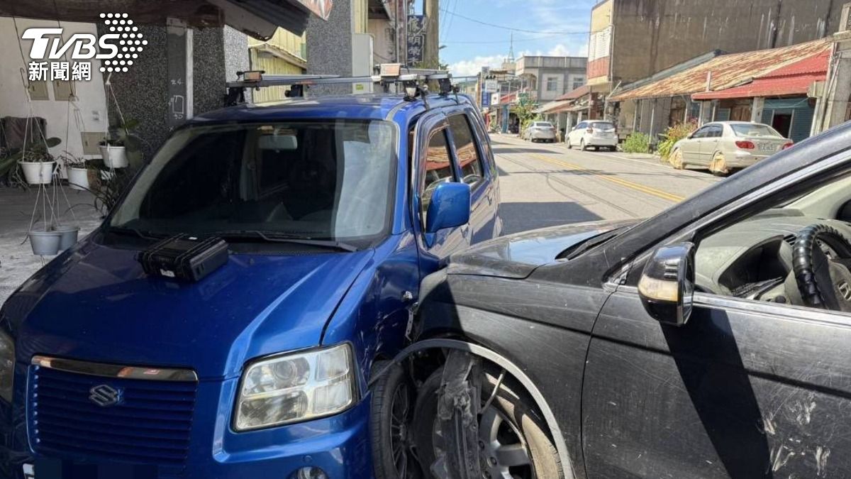70歲翁疑服藥開車精神不濟！暴衝對向車道「撞爛轎車」送醫