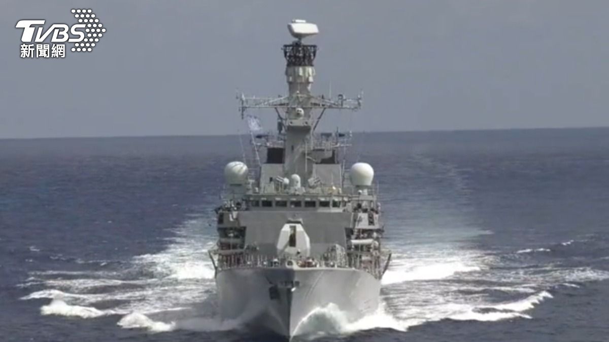 美英軍艦「穿越台海」　共軍即展開戰備警巡