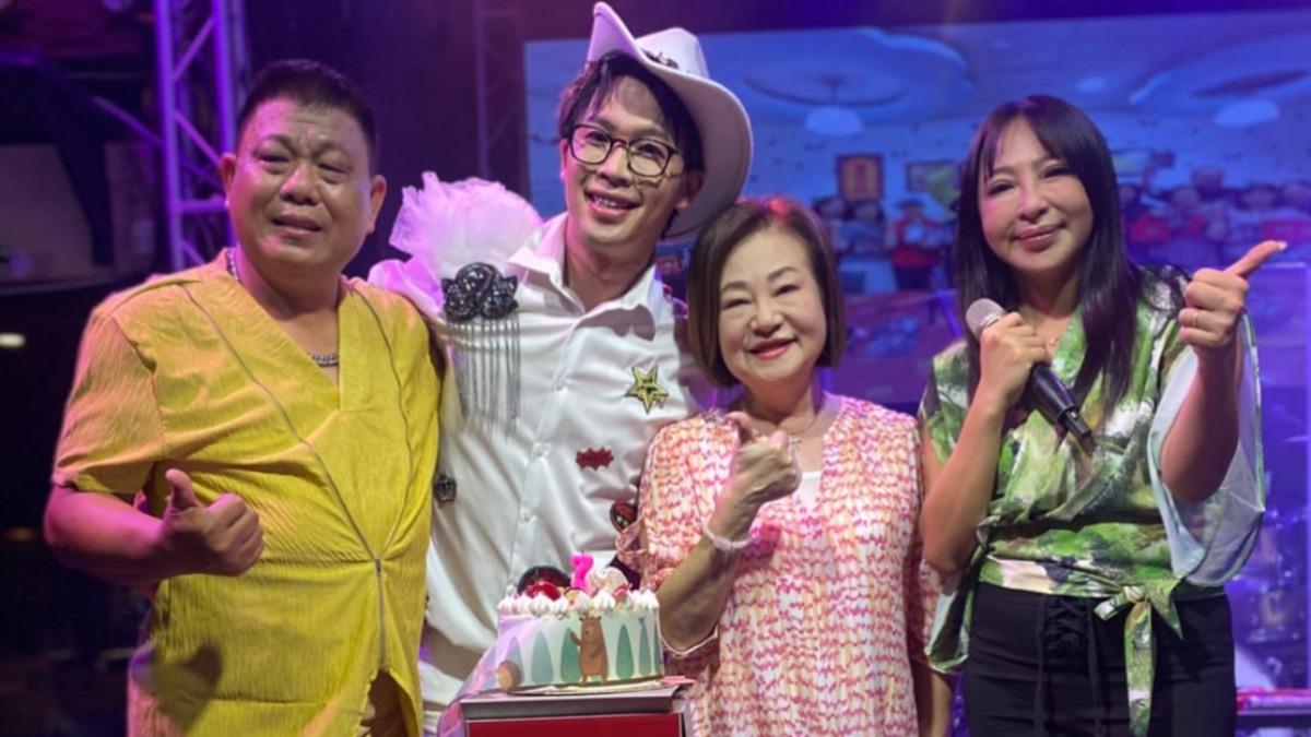 林𣿰揚（左起）、陳思瑋、文香、妞妞一起慶生。（圖／松合經紀公司提供）