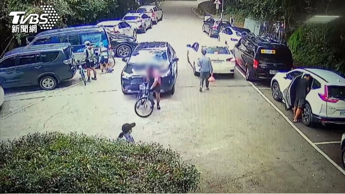 新手駕駛踩錯油門！48歲單車騎士遭撞身亡　女子驚險跳開逃死劫
