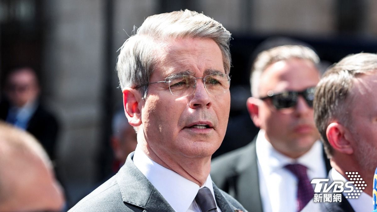 美國財政部長貝森特表示，美國威脅將關閉TikTok，促使中國談判人員放棄以自TikTok撤資換取關稅讓步的要求，最終讓雙方在今天的馬德里會談中達成框架協議。（圖／達志影像路透社）