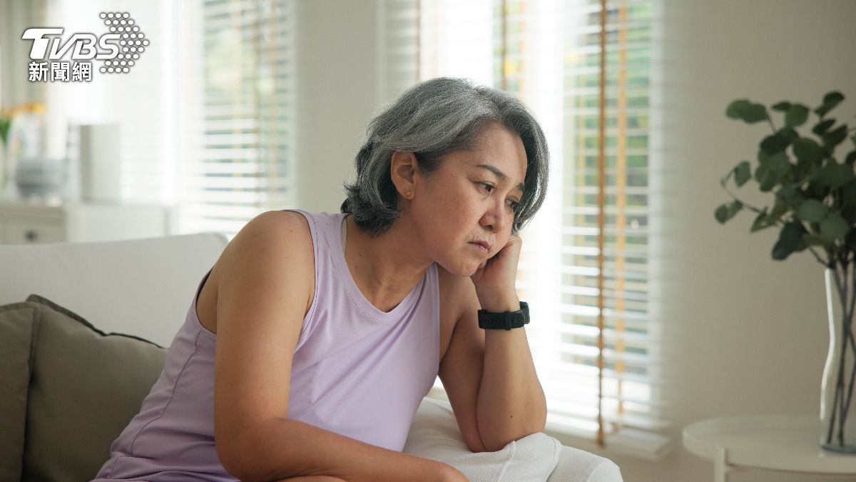 更年期女性必看！「2粥品」緩失眠、補氣虛　穴位按摩助調節情緒