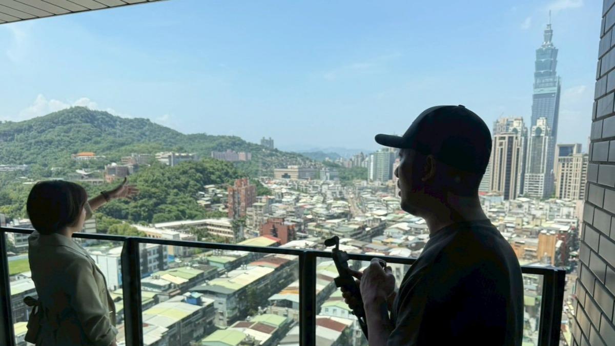 廣慈社會住宅設有超大陽台，在家就能看101煙火。（圖／翻攝自黃瀞瑩臉書）