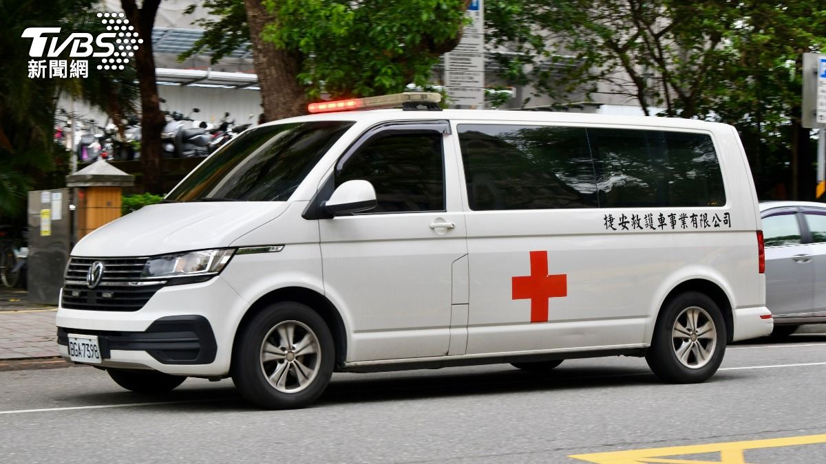 快訊／國6休旅車墜橋！乘客噴飛車外草叢　5人受傷