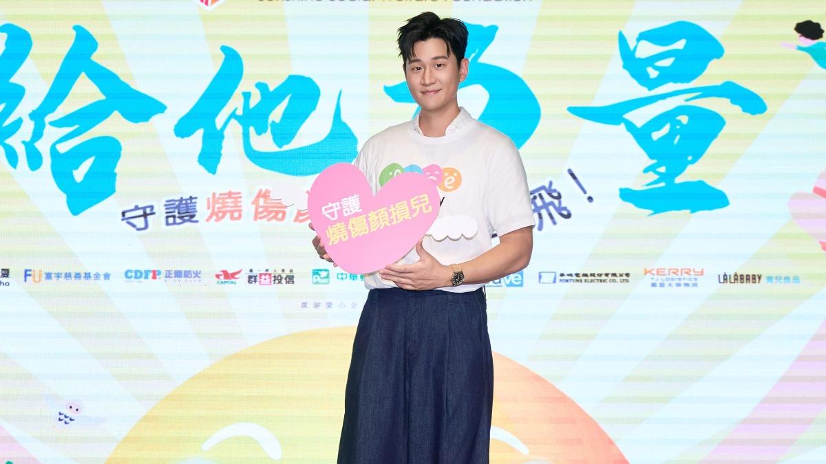 周興哲女兒玫瑰疹送醫。（圖／陽光基金會提供）