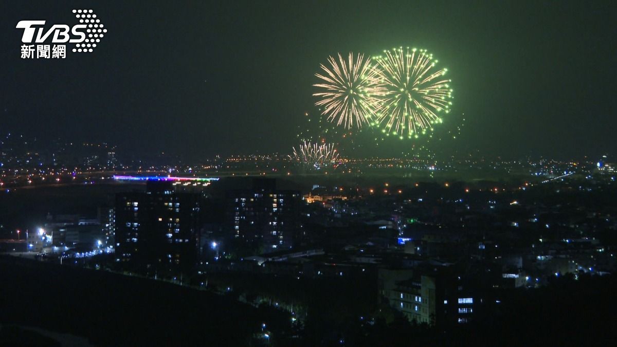 南投國慶焰火預演！千發焰火試放「情人橋觀賞像彩色流星雨」