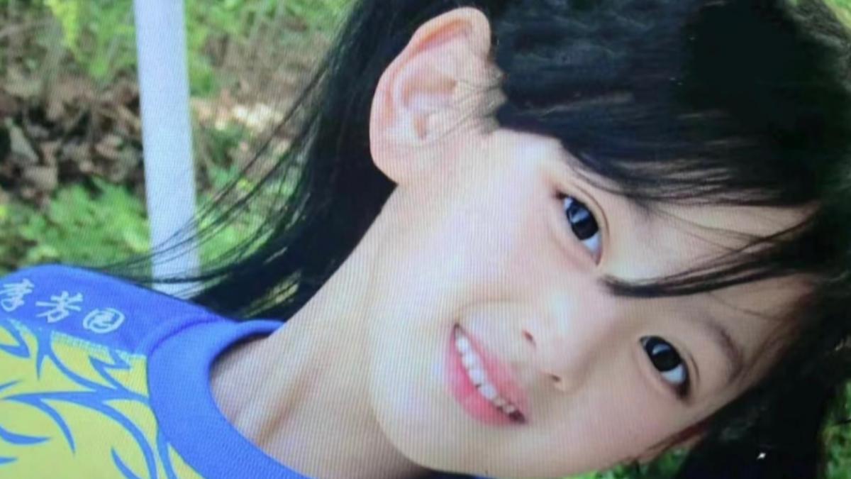 胡馨怡兒時照片在網路上傳出。　（圖／翻攝自微博＠難述心跳）