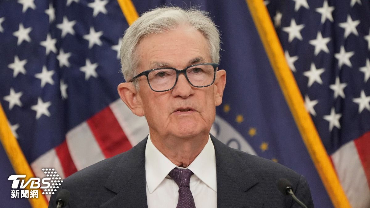 聯準會主席鮑爾（Jerome Powell）在記者會上表示，將基準利率下調1碼（0.25個百分點）。　（圖／達志影像美聯社）