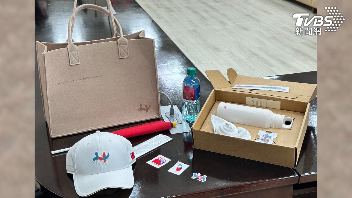 開箱國慶限量紀念品！首創「精緻禮盒」搭配　內容物一次看