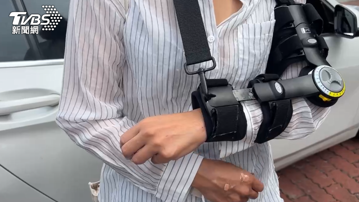 阿嬤突穿越馬路！女騎士嚇到摔倒　手肘遭輾骨裂還腦震盪