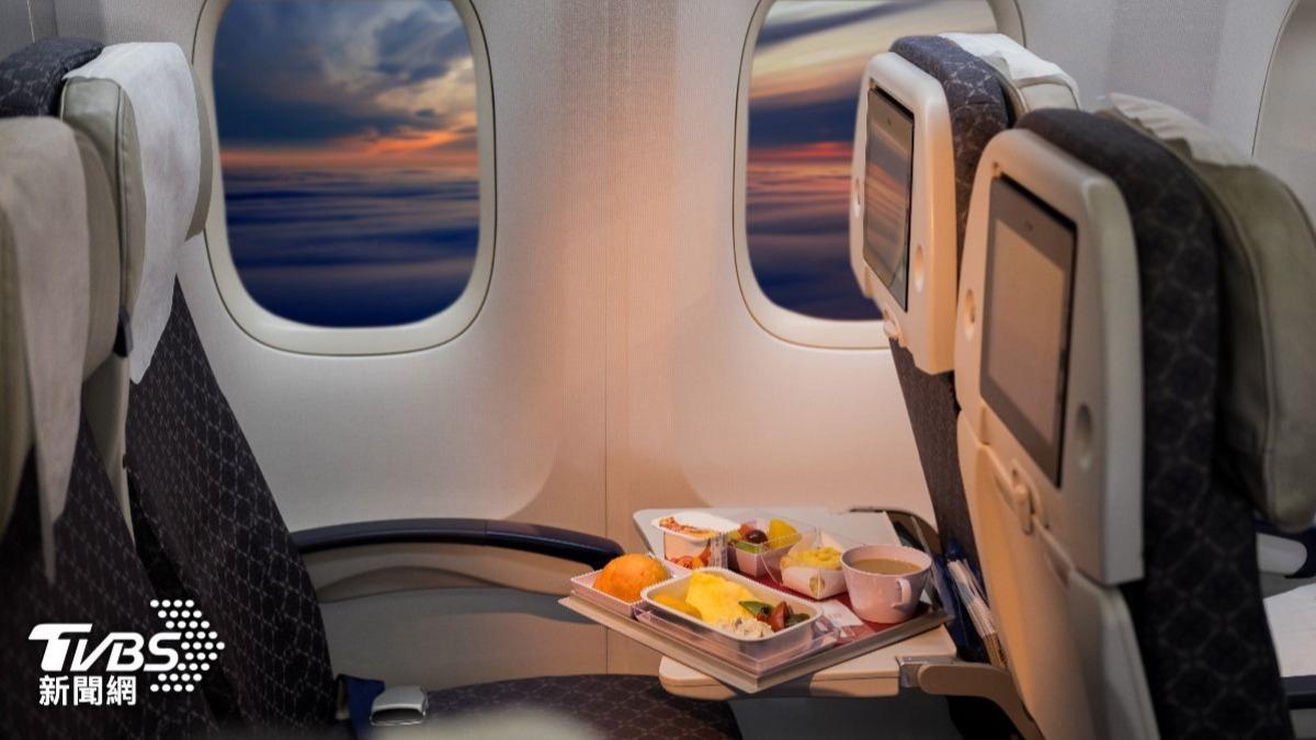 旅遊達人：飛機餐只是「加熱剩菜」　千萬別點海鮮、漢堡