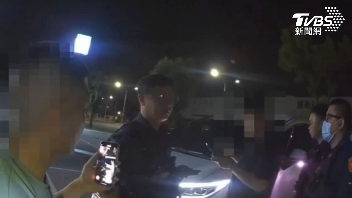 不滿停超商前怠速被查！駕駛控遭刁難怒提申訴　警說話了　