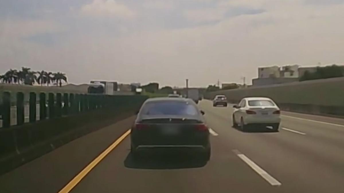千萬名車占國道超車道阻救護車！無視鳴笛「霸道擋2分半」
