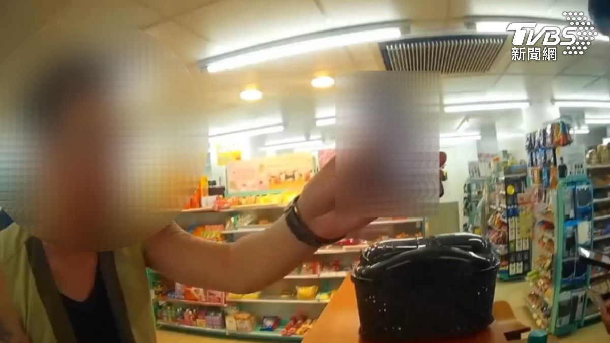 獨／涼感頸圈掉超商冰櫃！不滿被收到櫃台　民眾怒要「吉」