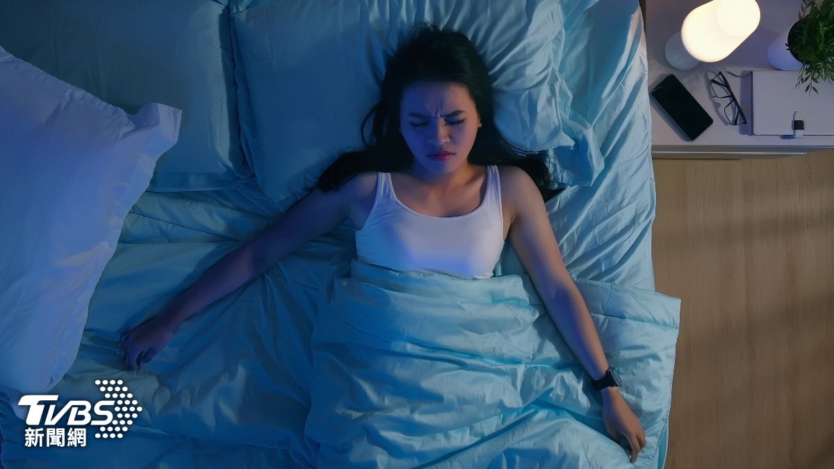 年輕人「報復性熬夜」恐變慢性失眠　研究：睡不夠如酒駕