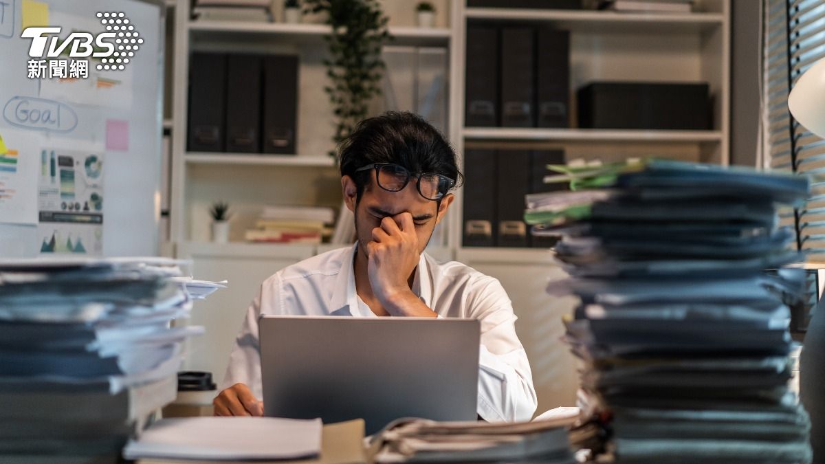 35歲男近視暴增600度 醫:3症狀恐是白內障提早報到