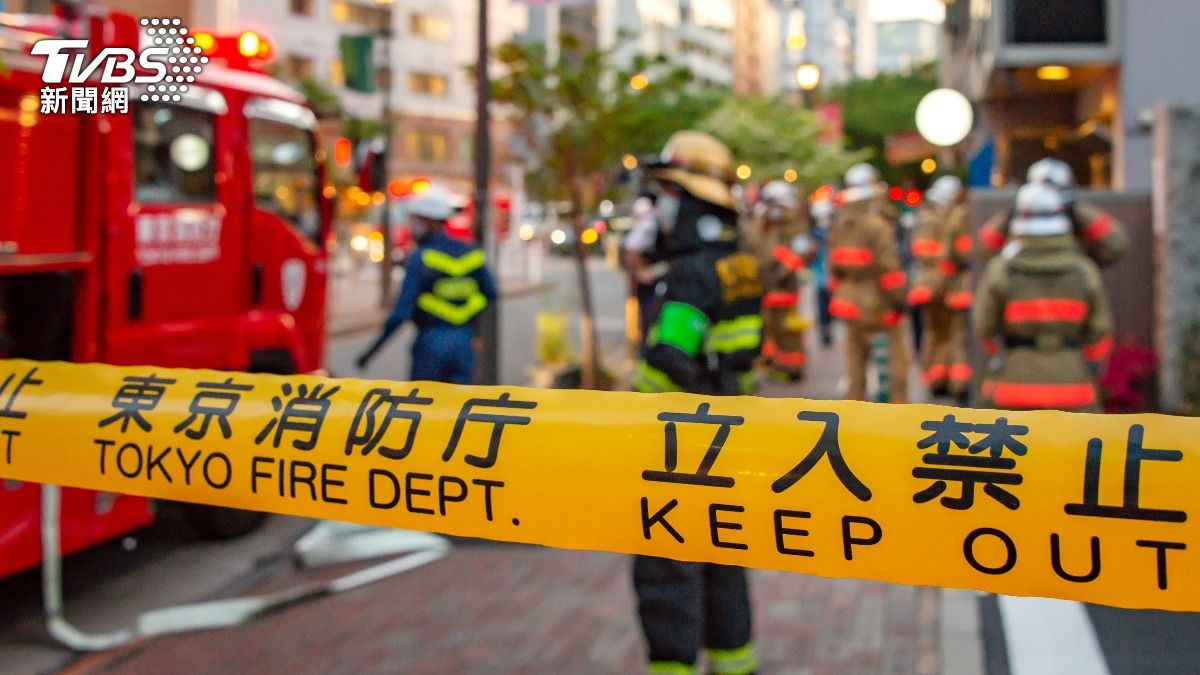 东京一座公寓因为移动电源爆炸，陷入火海。 （示意图/Shutterstock达志影像）