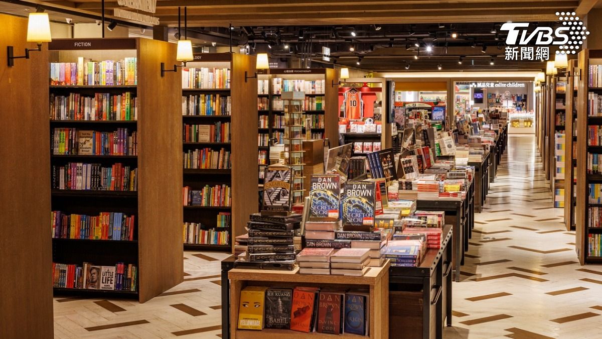 Eslite launches new membership program with store reopening (TVBS News) Eslite Songshan 24-hour bookstore reopens with renovation