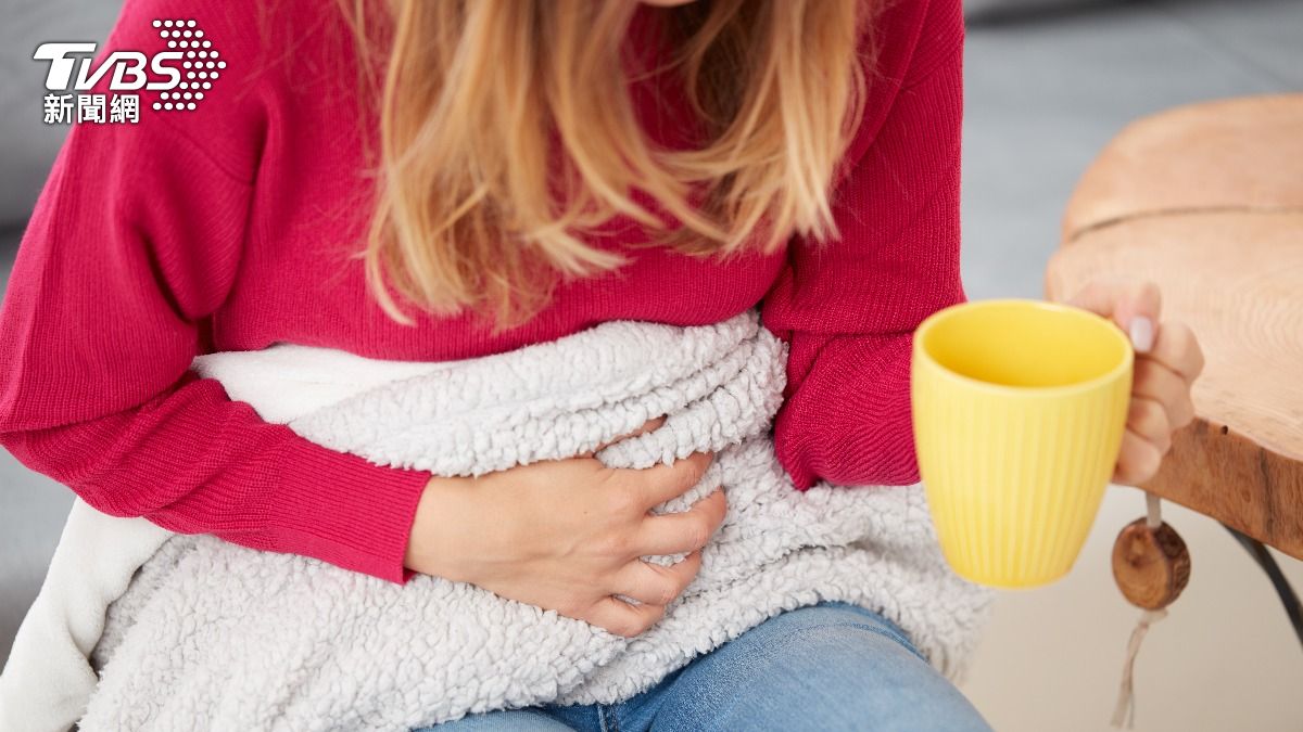生理期來臨時，許多人會感覺身體沉重、腹部隱隱作痛。（示意圖／shutterstock達志影像） 